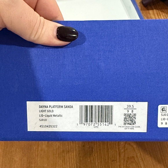 Stuart Weitzman Dayna Platform Sandal - Picture 10 of 10